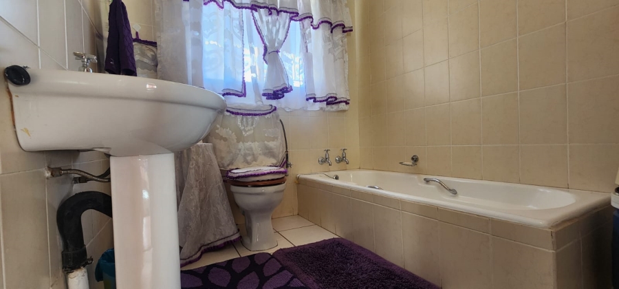 3 Bedroom Property for Sale in Ellaton North West